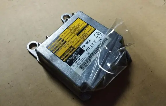Lexus IS 220D-250-350 Airbag control unit/module 8917053110