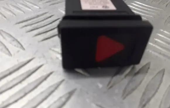 Volkswagen PASSAT B5 Hazard warning light relay 3B0953235C