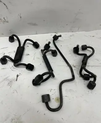 BMW 5 E39 Fuel injector supply line/pipe 