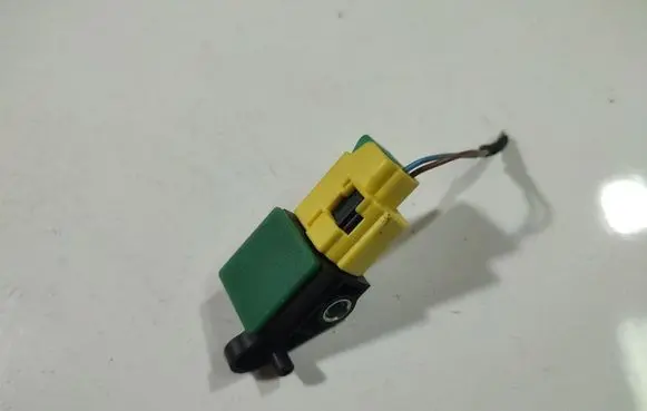 Skoda Superb B6 (3T) Airbag deployment crash/impact sensor 8K0973