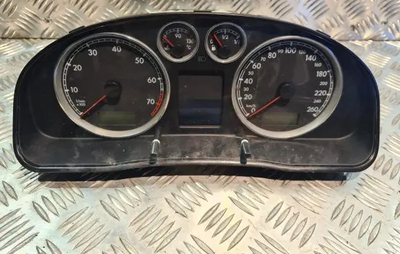 Volkswagen PASSAT B5 Speedometer (instrument cluster)