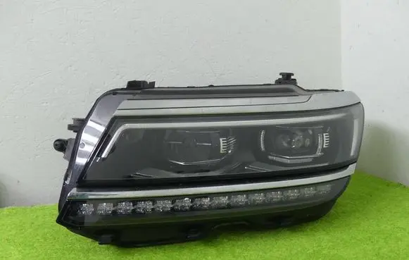 Volkswagen Tiguan Headlight/headlamp 5NB941081A