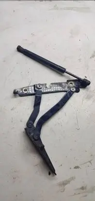 Audi A4 S4 B7 8E 8H Tailgate/trunk/boot hinge 8e5827301c