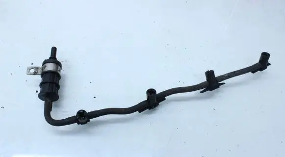 Opel Vivaro Fuel injector supply line/pipe 