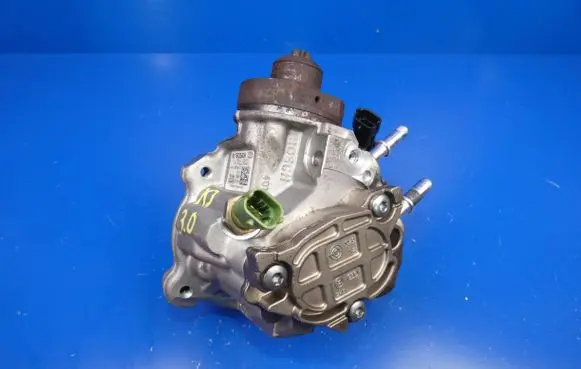 Jaguar XJ X351 Fuel injection high pressure pump AH2Q9B395AC 0445010629