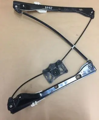 Rear door manual window regulator