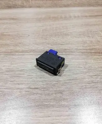 BMW X5 E53 Tailgate opening switch 8365579 03052500 61318365579