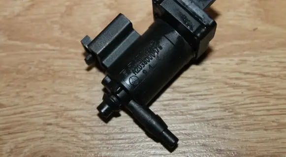 Mercedes-Benz C W203 Turbo solenoid valve a2038000176
