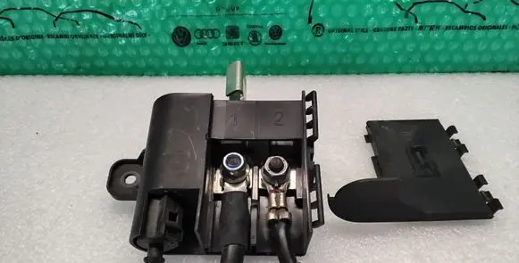 Volkswagen PASSAT B7 Battery relay fuse 1K0937517