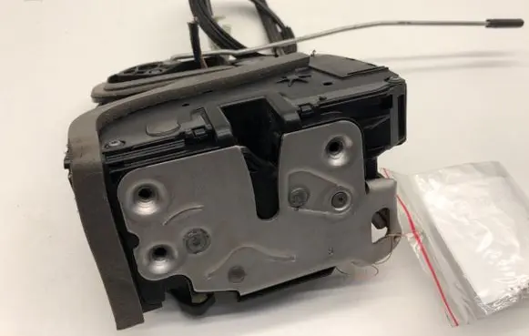 Opel Astra K Front door lock 13533588