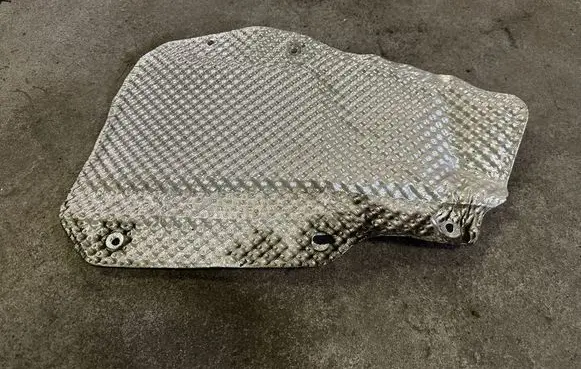 Volkswagen Touareg II Heat shield in engine bay 7P6825616