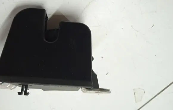 Tailgate/trunk/boot lock/catch/latch