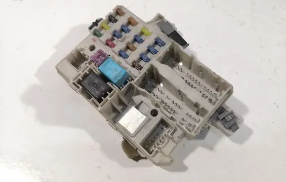 Mazda 6 Fuse module 048150 2J15 502J15
