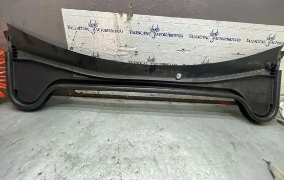 Ford Focus Wiper trim JX7BA02222 D2L4A