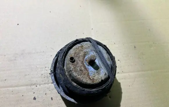 Mercedes-Benz Vito Viano W639 Engine mount vacuum valve 