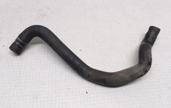 Volkswagen PASSAT B5 Engine coolant pipe/hose 8D0819373E