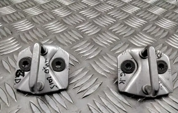Volvo V70 Rear door lock loop/hook striker 31391832
