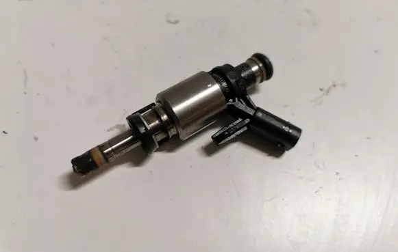 Audi Q5 SQ5 Fuel injector 06A906036G
