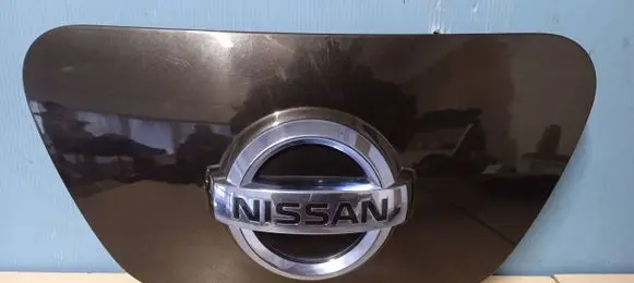 Nissan Leaf I (ZE0) Electric car charge socket cover 657133NL0C