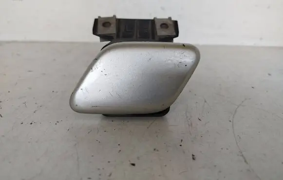 Toyota Corolla E120 E130 Headlight washer spray nozzle 30132