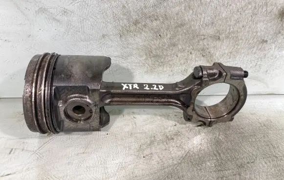 Nissan X-Trail T30 Piston with connecting rod