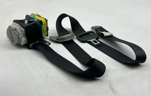 Toyota Verso Front seatbelt 732100F050 050711