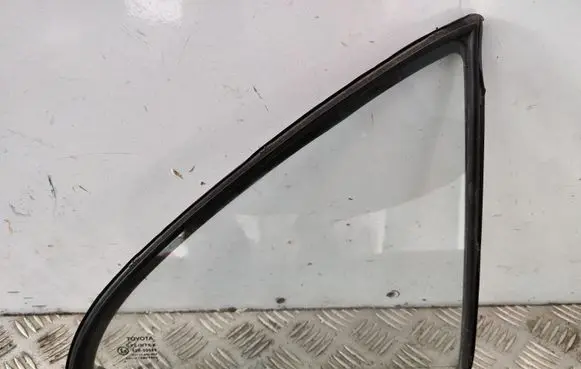 Toyota Avensis T250 Rear vent window glass 43R00048 DOT24 AS2