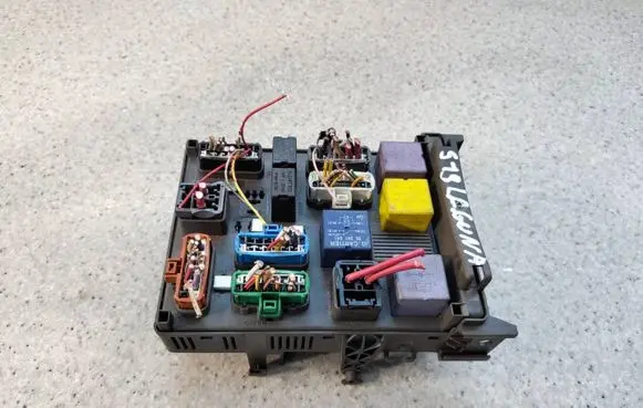 Renault Laguna II Fuse box set 8200148809
