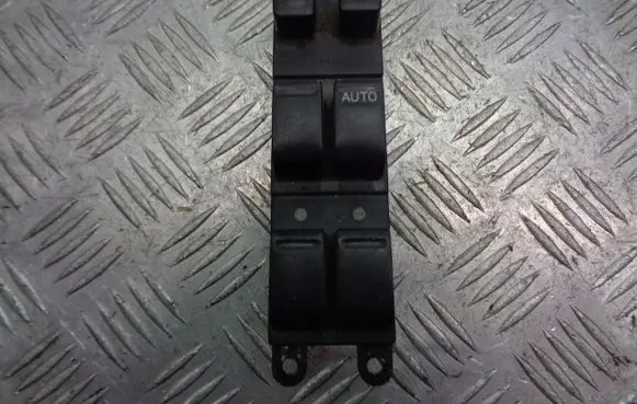 Nissan Primera Front door window switch trim 25401AV660