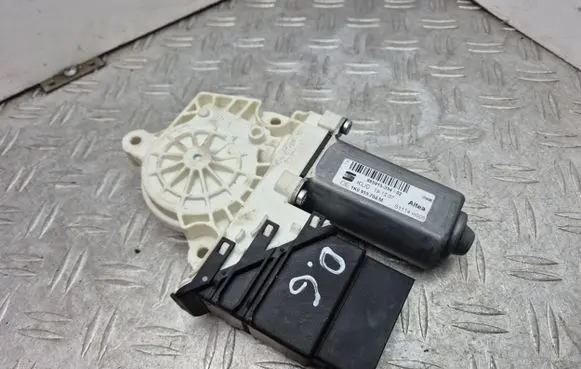 Seat Altea XL Rear door window regulator motor 1K0959704M