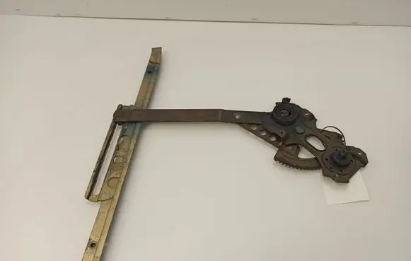 Mercedes-Benz COMPAKT W115 Front door manual window regulator 