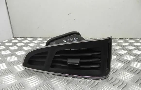 Rear air vent grill