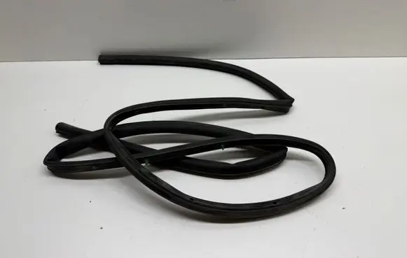 Dodge Durango III Engine compartment rubber