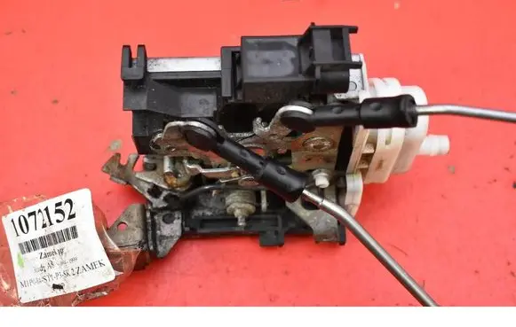 Audi A8 S8 D2 4D Front door lock 8D1837016F
