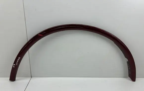 Fender trim (molding)