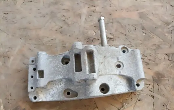 BMW 5 F10 F11 Generator/alternator bracket 7619250