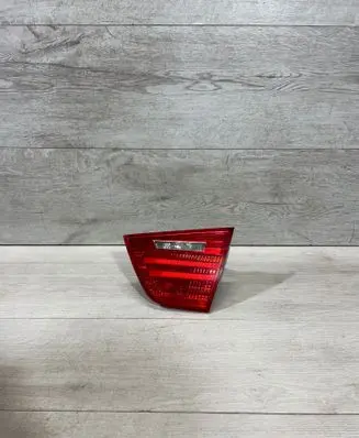 Tailgate rear/tail lights