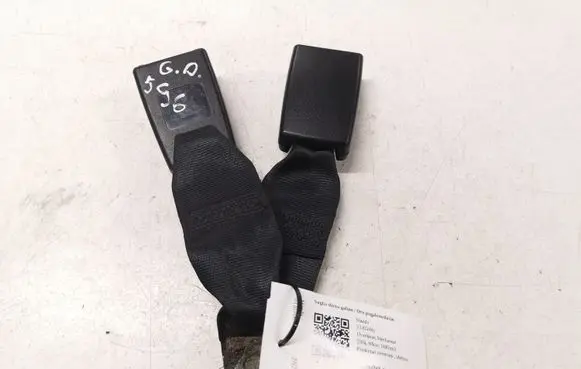 Mazda 3 I Rear seatbelt buckle