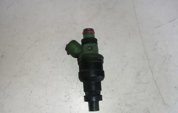 Mazda 323 F Fuel injector INP484