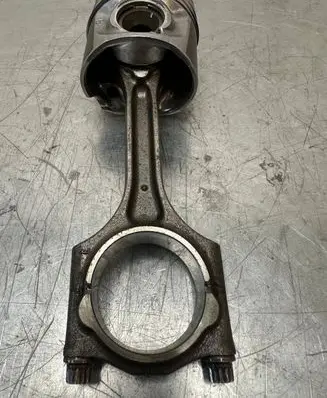 Volvo V70 Piston with connecting rod 81L123