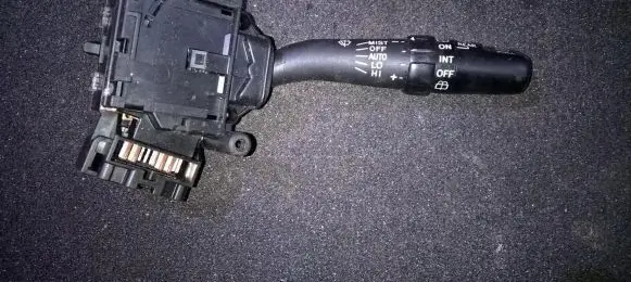 Toyota Avensis T220 Wiper control stalk 173654lh