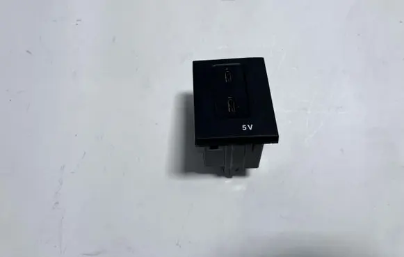 Mercedes-Benz A W177 USB socket connector A2478200301