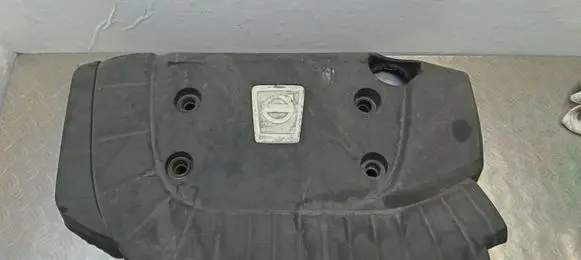 Volvo V70 Engine cover (trim) 31401261