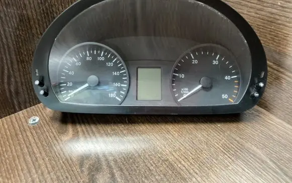 Mercedes-Benz Sprinter W906 Speedometer (instrument cluster) 9069005200 9069013400
