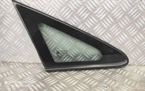 Opel Corsa D Front triangle window/glass 
