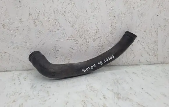Volkswagen PASSAT B6 Engine coolant pipe/hose 30636984