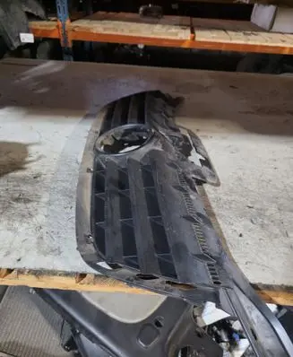 Volkswagen Touran I Front bumper upper radiator grill 1T0853651