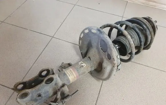 Toyota Avensis T270 Front shock absorber with coil spring 4852005330