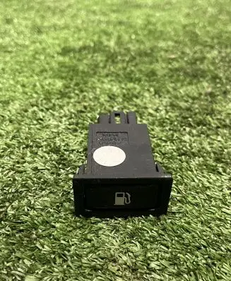 Toyota Avensis T250 Fuel tank opening switch 156795