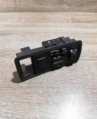 Toyota Avensis T250 Wing mirror switch 183575